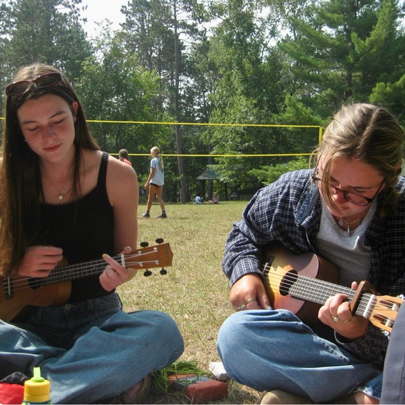 Meet your Posher, Kelly - Picture 3 of 4